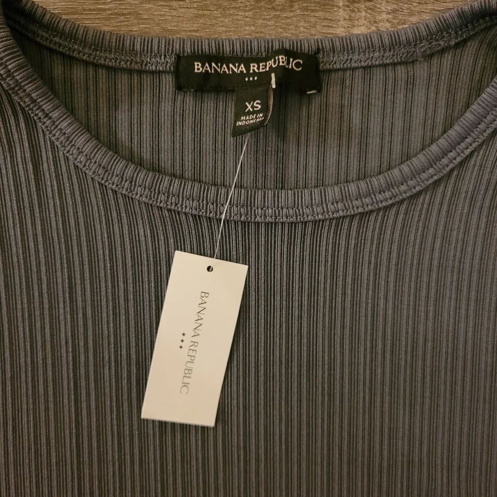NWT Banana Republic Ribbed Tee - Picture 3 of 4